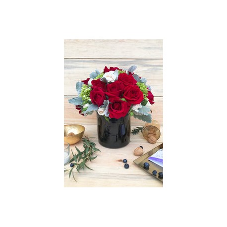 Romina, rosas rojas y mini rosas blancas