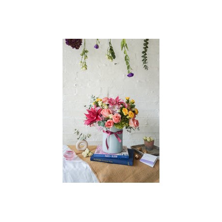 Aby, rosado arreglo floral