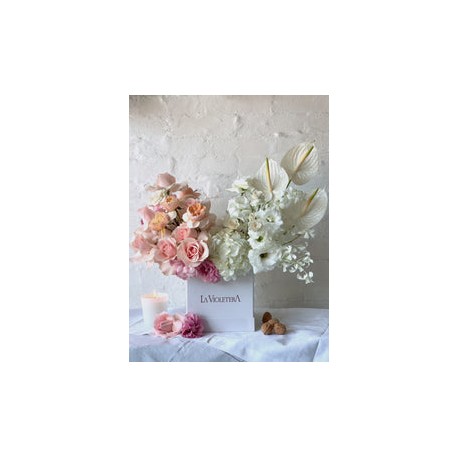 Daría, arreglo floral en caja con rosas inglesa y otras flores