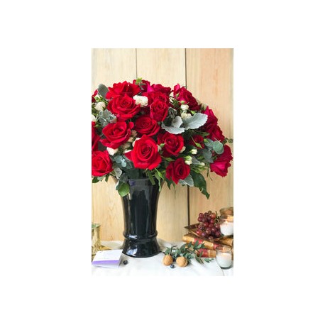 Alexandra, ramo de flores y rosas rojas y blancas.