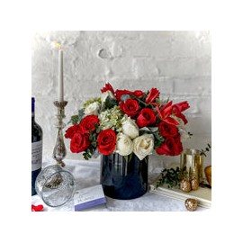 Aria, arreglo floral con tulipanes y rosas rojas
