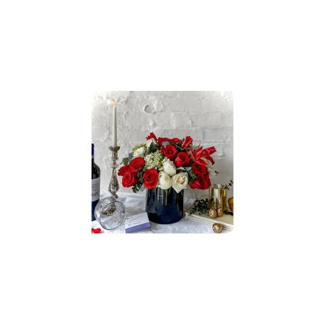 Aria, arreglo floral con tulipanes y rosas rojas