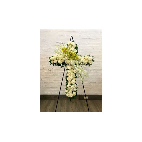 Recuerdo, cruz con rosas y variedad de orquídeas
