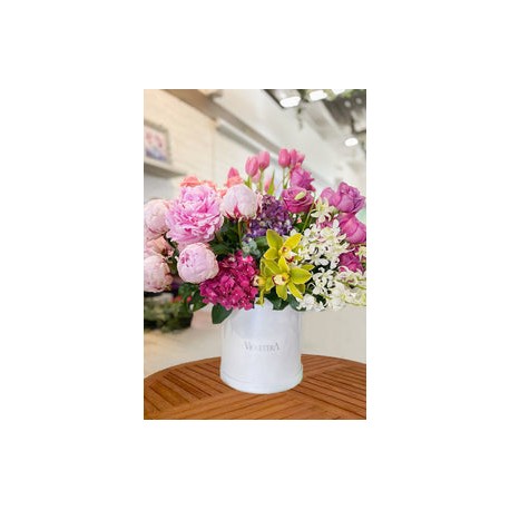 Francesca, caja con peonías y flores finas