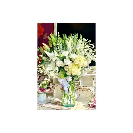 Blanca, Arreglo floral en tonos blancos