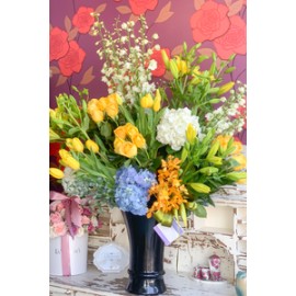 Gabriela, arreglo floral con tulipanes