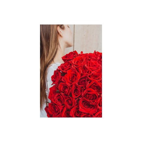 Carola, ramo de rosas rojas.
