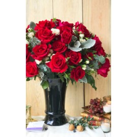Alexandra, ramo de flores y rosas rojas y blancas.