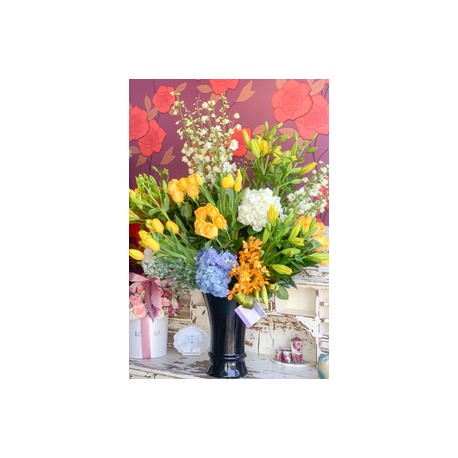 Gabriela, arreglo floral con tulipanes